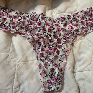 Victoria’s Secret Lace Thong size Medium New with Tags